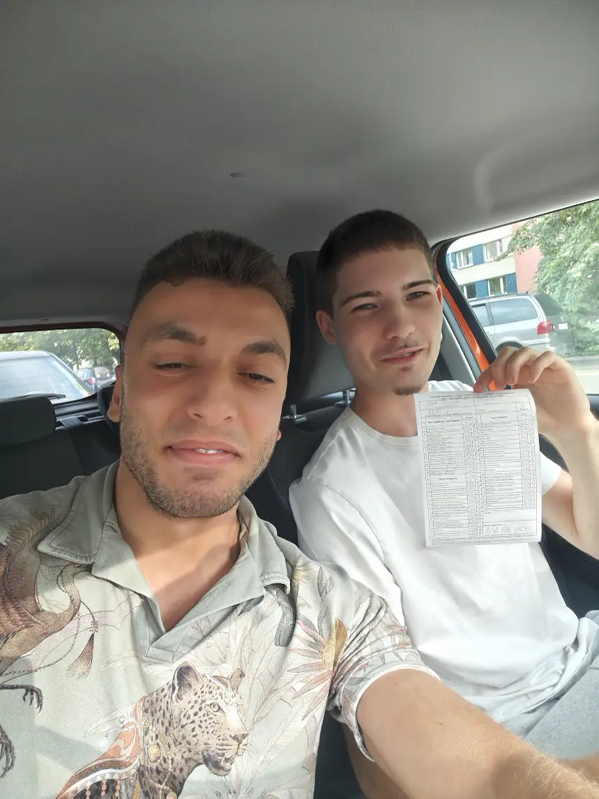 Kursant z zaliczonym arkuszem jazdy kat. B
